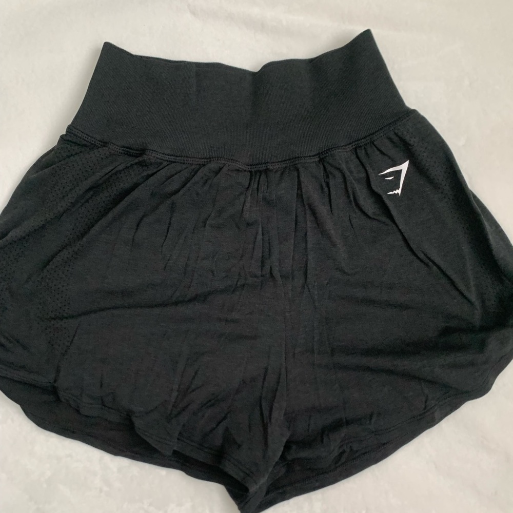 Gymshark Black shorts/skirt. 🖤
